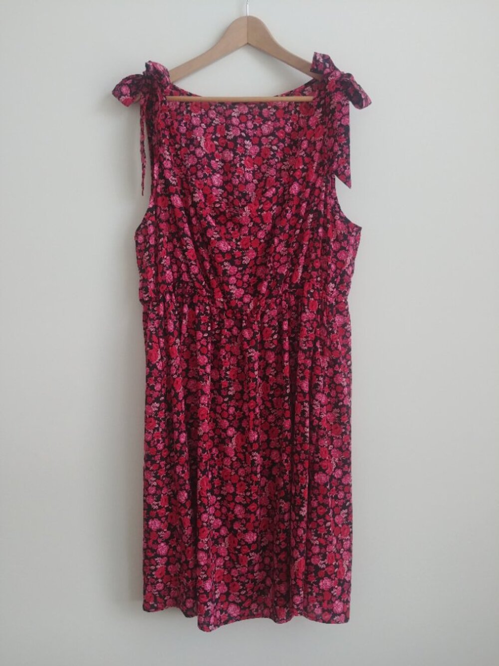 XL dress with shoulder bows elasticated waist black with vivid pink rose print